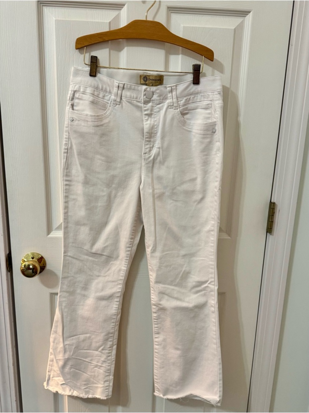 Democracy “Ab” solution bootcut white raw hem jeans, size 8, perfect - Picture 6 of 6